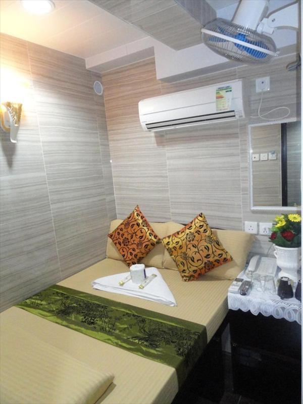 Day And Night Hostel Block D 10Th Floor Hong Kong Exterior photo