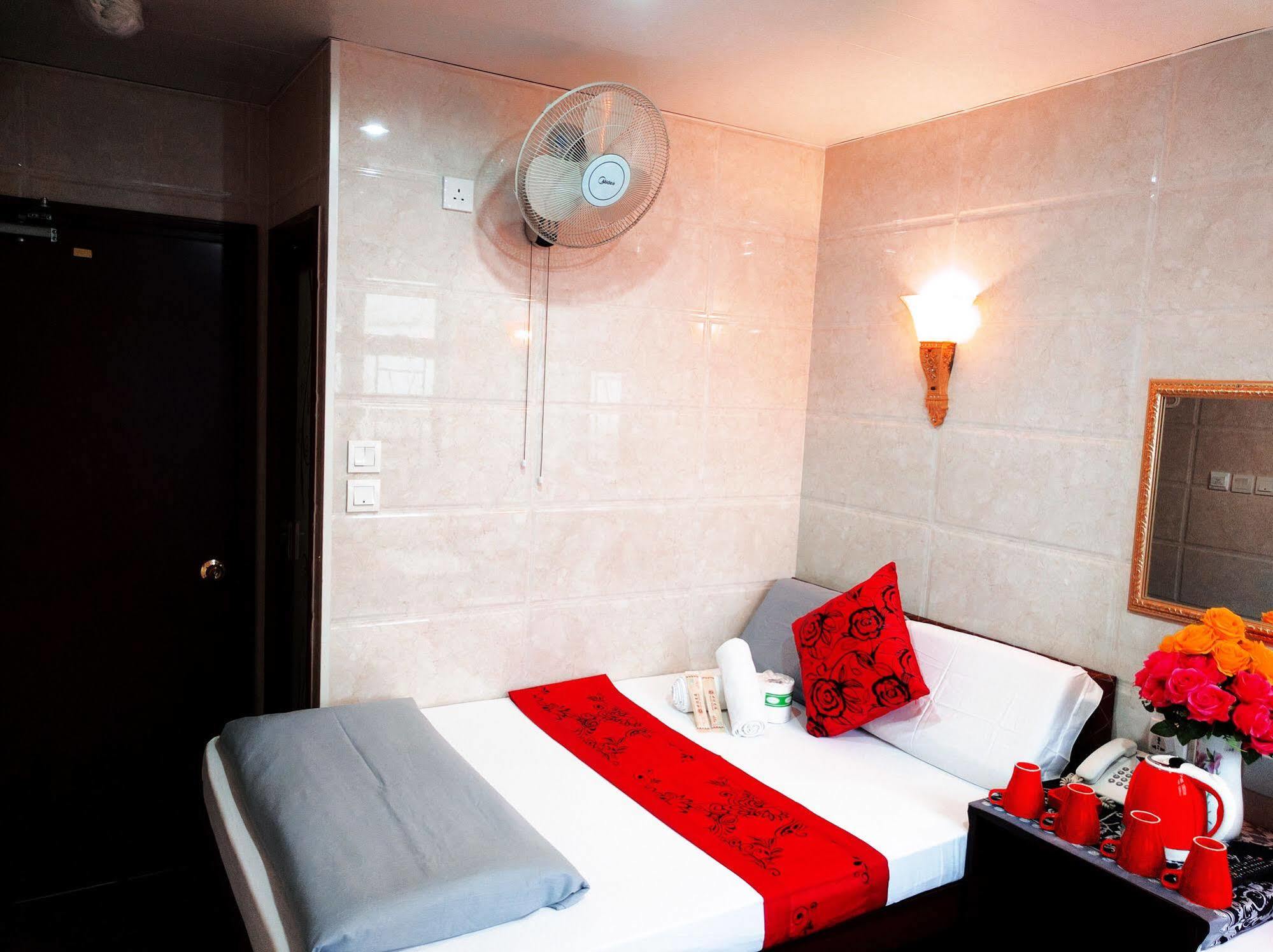 Day And Night Hostel Block D 10Th Floor Hong Kong Exterior photo